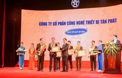 Tân phát ETEK vinh dự được nhận cờ thi đua xuất sắc của Tổng Liên đoàn Lao động Việt Nam