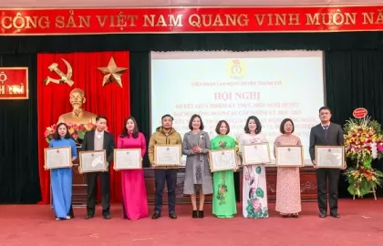 Công đoàn Tân Phát ETEK đón nhận bằng khen của Ban chấp hành Liên đoàn Lao động huyện Thanh Trì