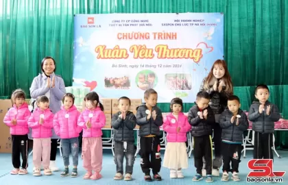 Tân Phát Etek tặng áo ấm và quà cho học sinh, hộ dân nghèo