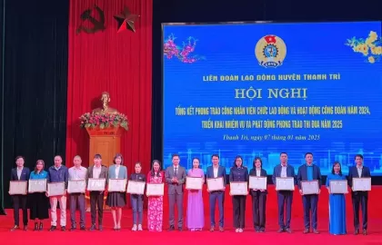 Công đoàn Tân Phát ETEK nhận giấy khen do LĐLĐ Thanh Trì trao tặng